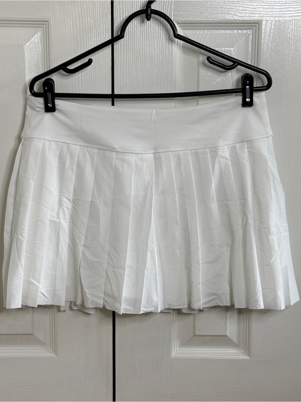 Athleta White Levitate Pleated Tennis Skort Size L EUC